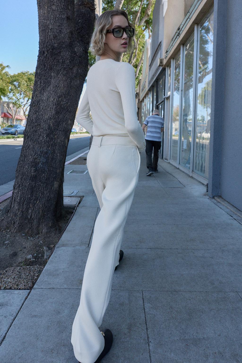 БРЮКИ ПРЯМОГО КРОЯ С ВЫСОКОЙ ПОСАДКОЙ