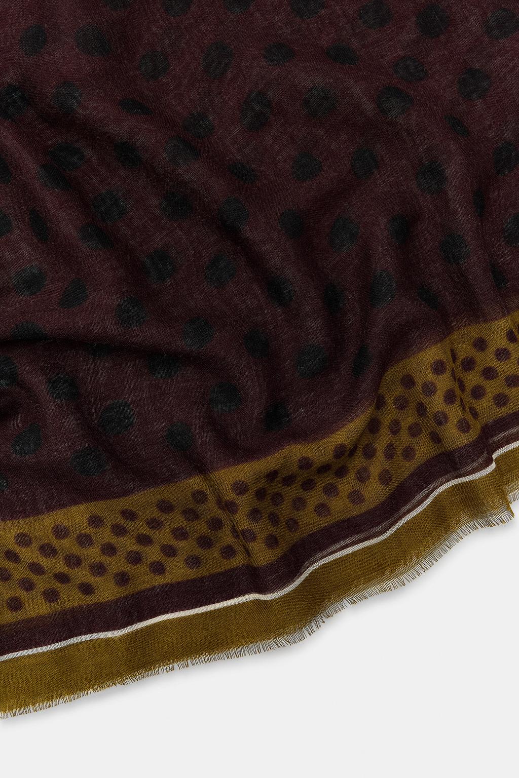 ШАРФ ИЗ ТКАНИ В ГОРОШЕК