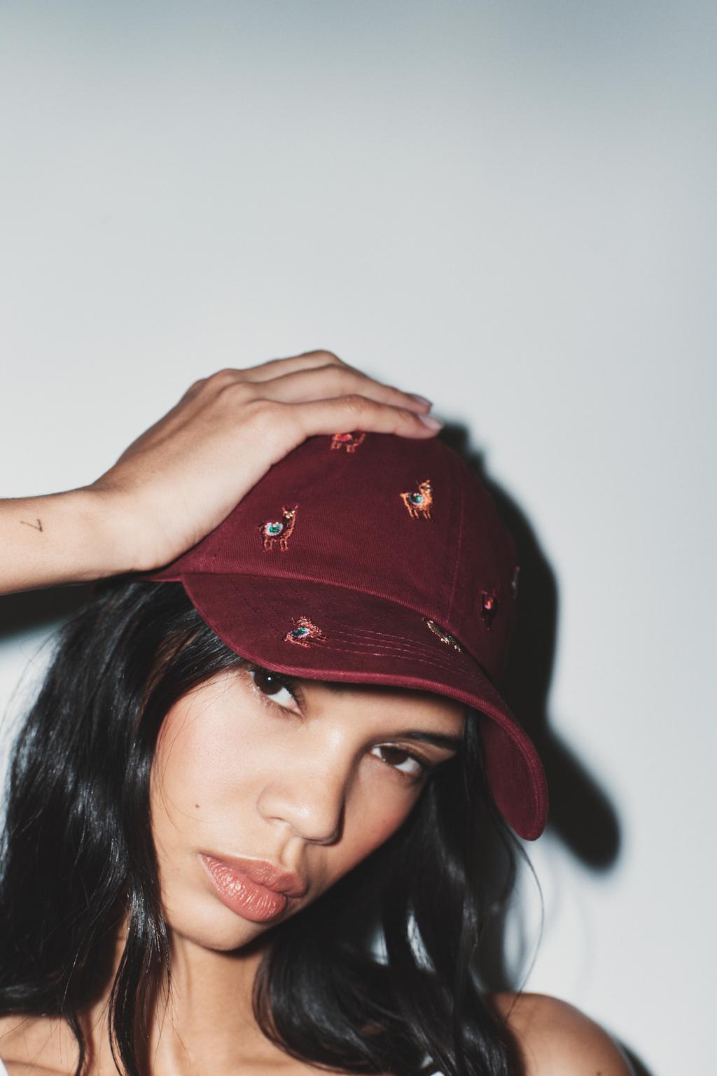 КЕПКА ИЗ САРЖИ С ВЫШИВКОЙ