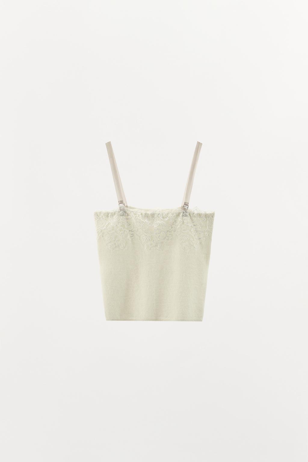 ВЯЗАНЫЙ ТОП С КРУЖЕВОМ И ВЫШИВКОЙ