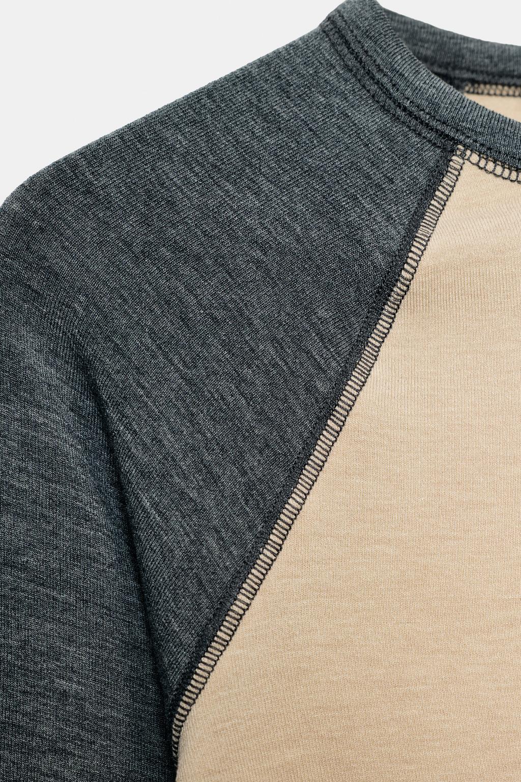 ФУТБОЛКА РЕГЛАН С КОНТРАСТНЫМИ ДЕТАЛЯМИ