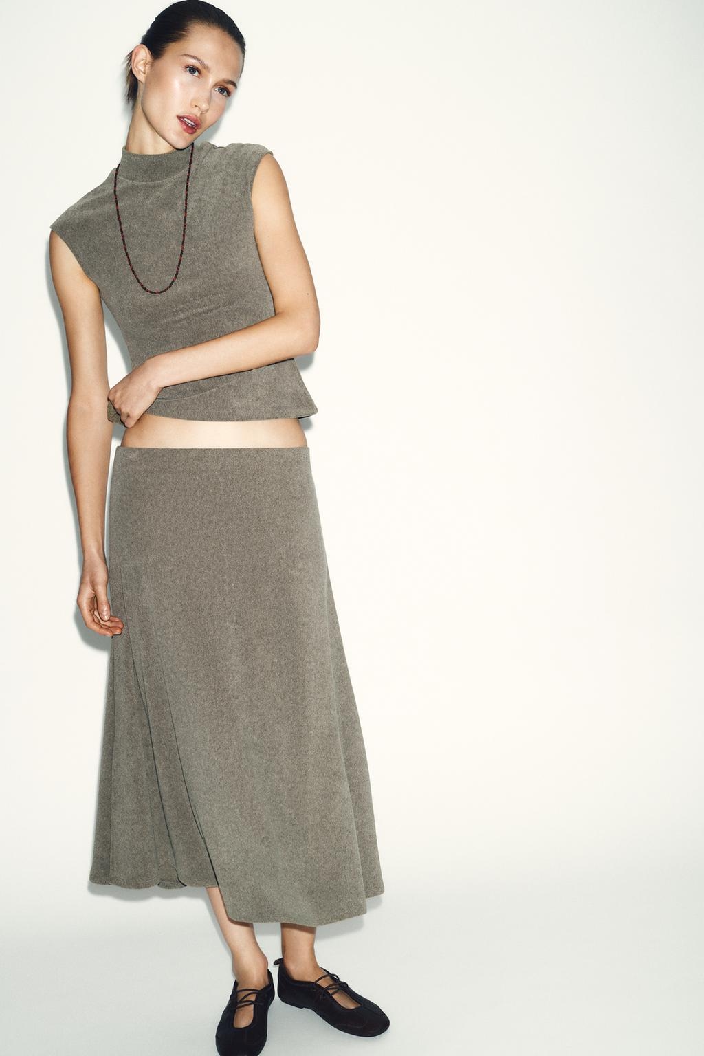 МЯГКИЙ ТОП С ВЫСОКИМ ВОРОТНИКОМ