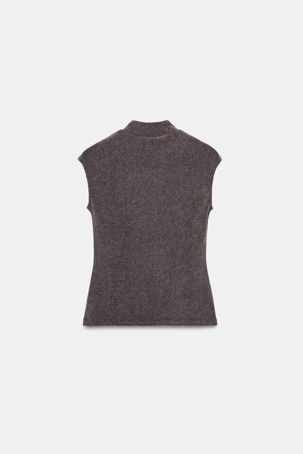 МЯГКИЙ ТОП С ВЫСОКИМ ВОРОТНИКОМ