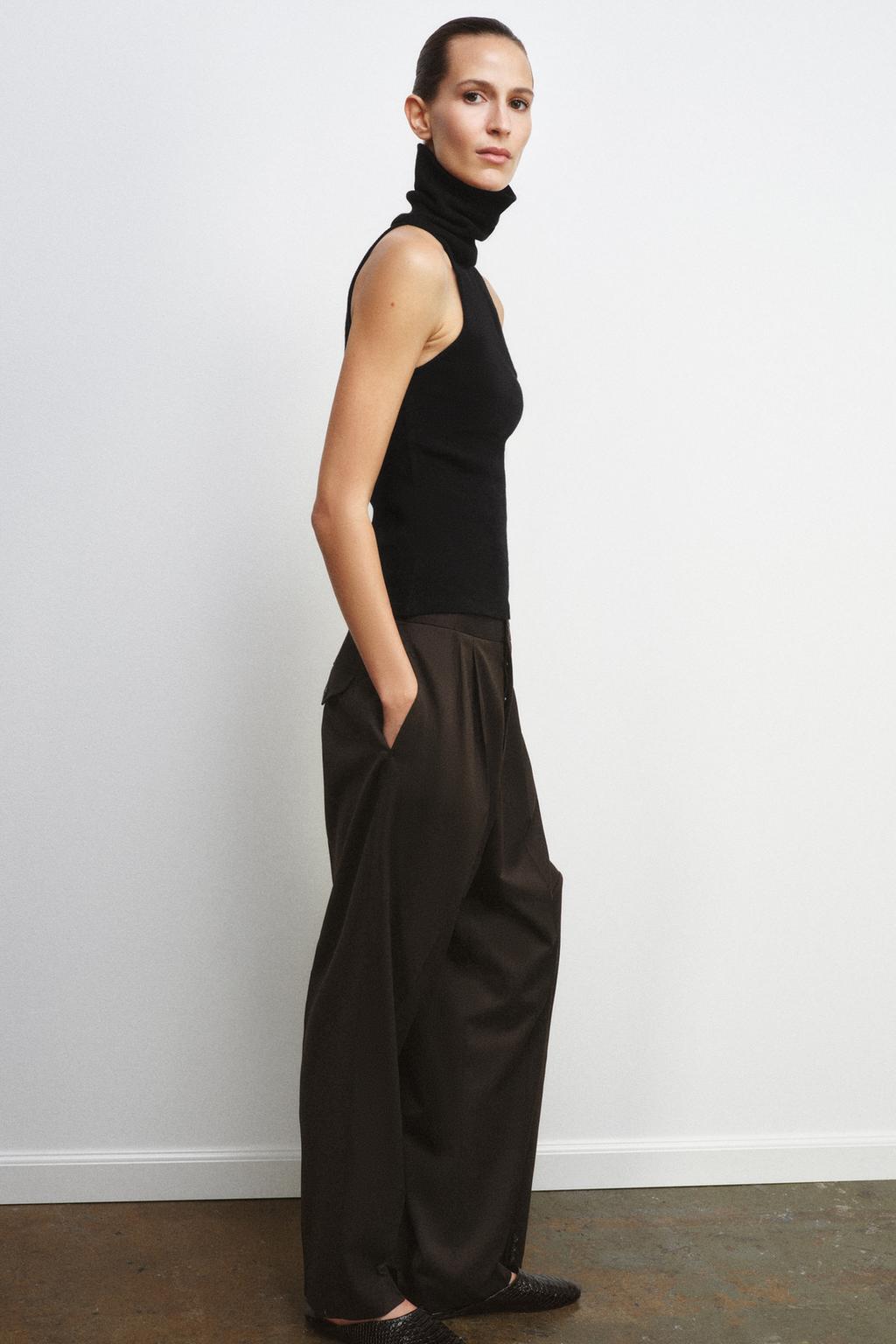 ТОП С ВЫСОКИМ ВОРОТНИКОМ БЕЗ РУКАВОВ