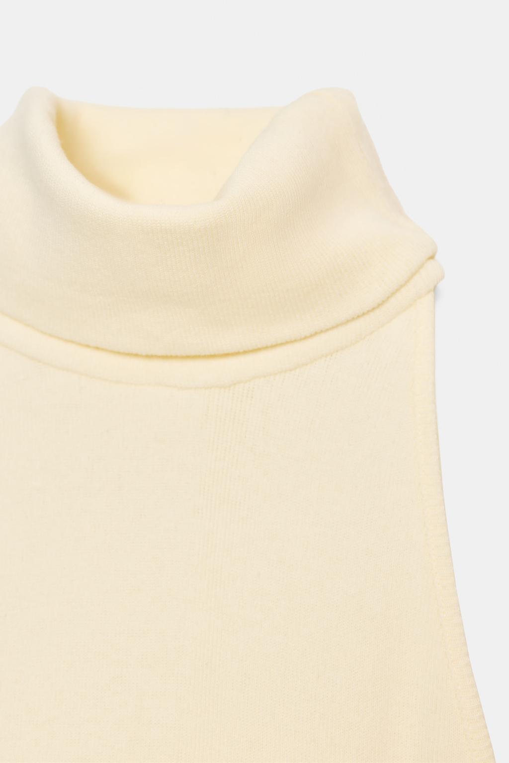 ТОП С ВЫСОКИМ ВОРОТНИКОМ БЕЗ РУКАВОВ