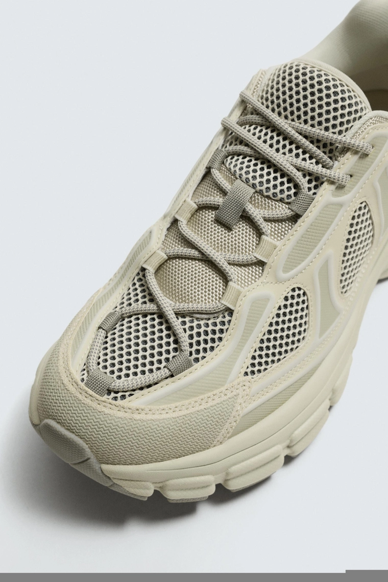 КРОССОВКИ НА ОБЪЕМНОЙ ПОДОШВЕ