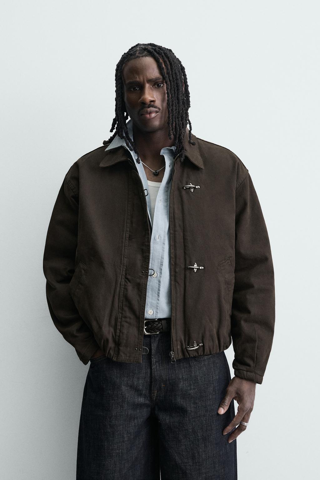 УКОРОЧЕННАЯ КУРТКА С АЛАМАРАМИ