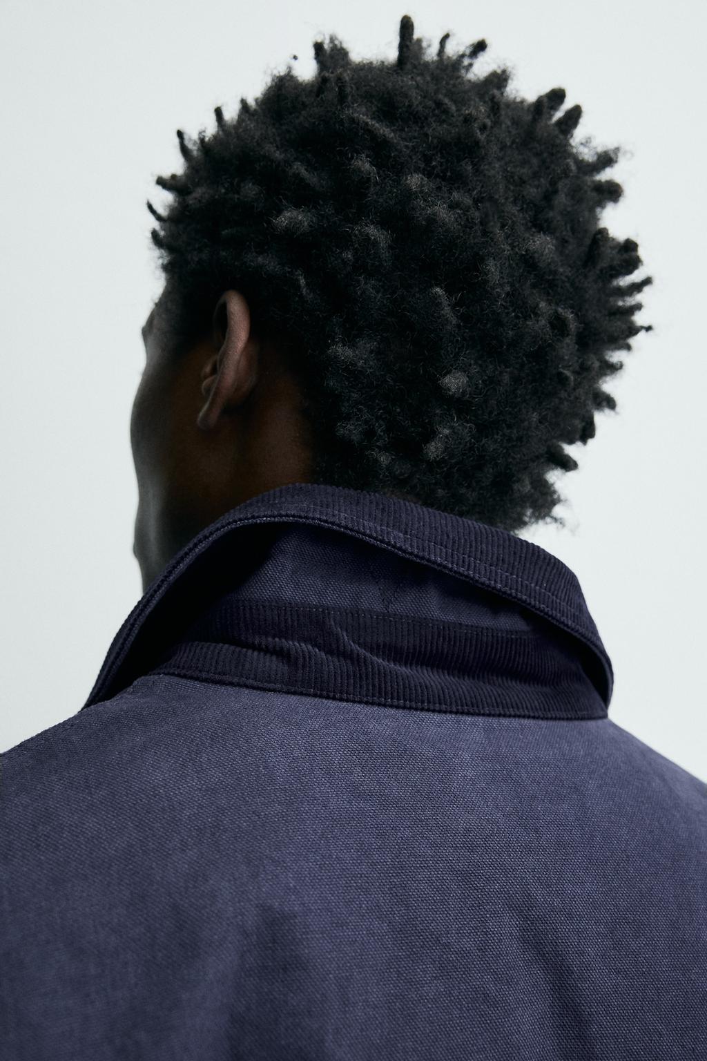 КУРТКА С КОНТРАСТНЫМ ВОРОТНИКОМ И НАВЕСНЫМИ ПЕТЛЯМИ