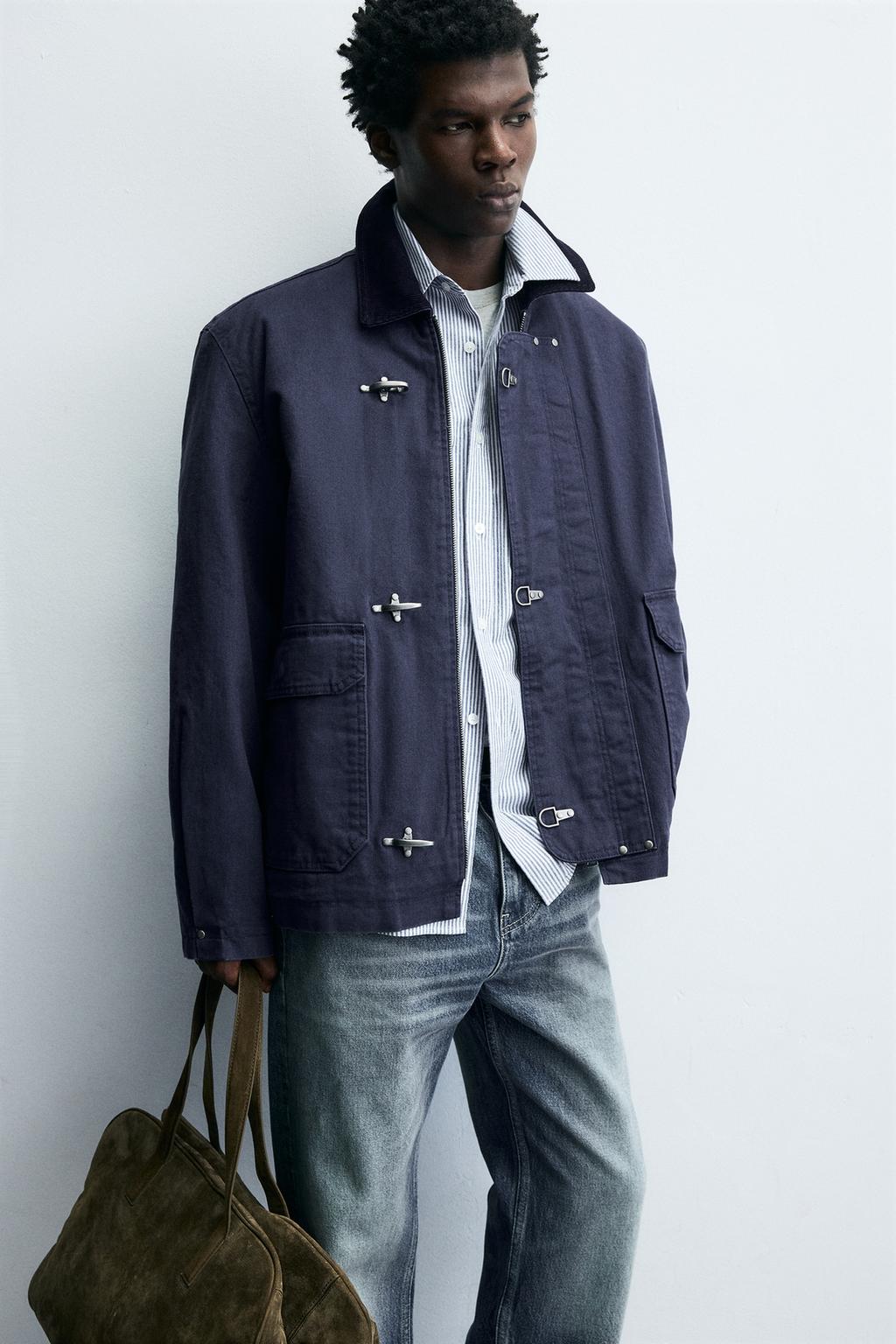 КУРТКА С КОНТРАСТНЫМ ВОРОТНИКОМ И НАВЕСНЫМИ ПЕТЛЯМИ