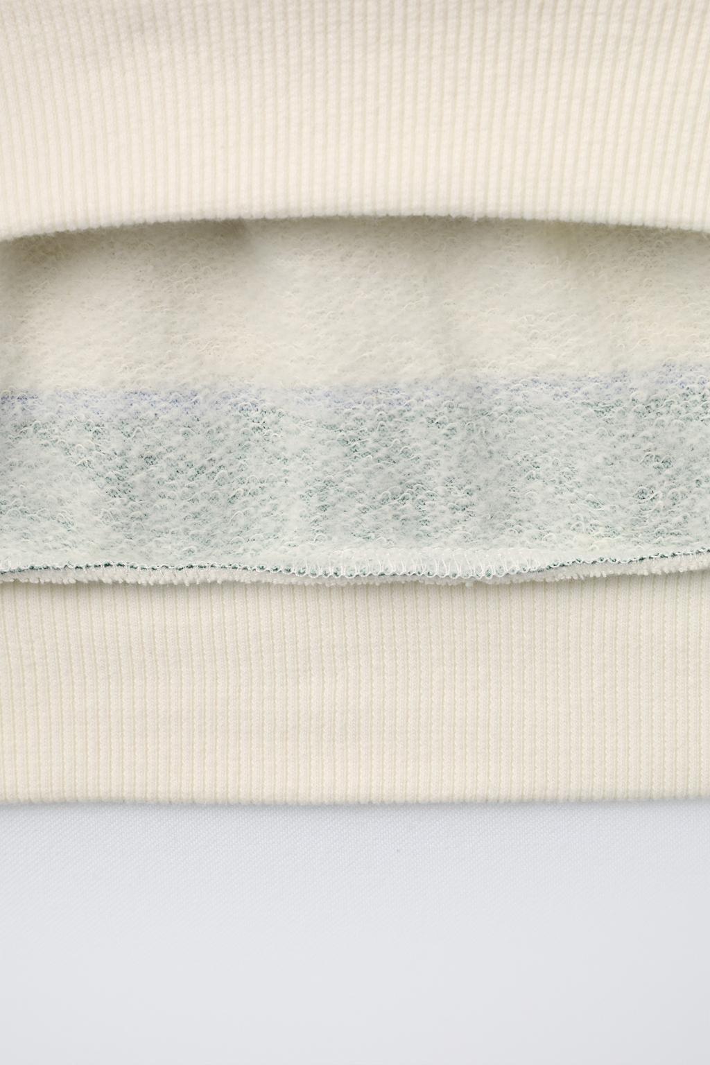 ТОЛСТОВКА В ПОЛОСКУ С НАШИВКОЙ