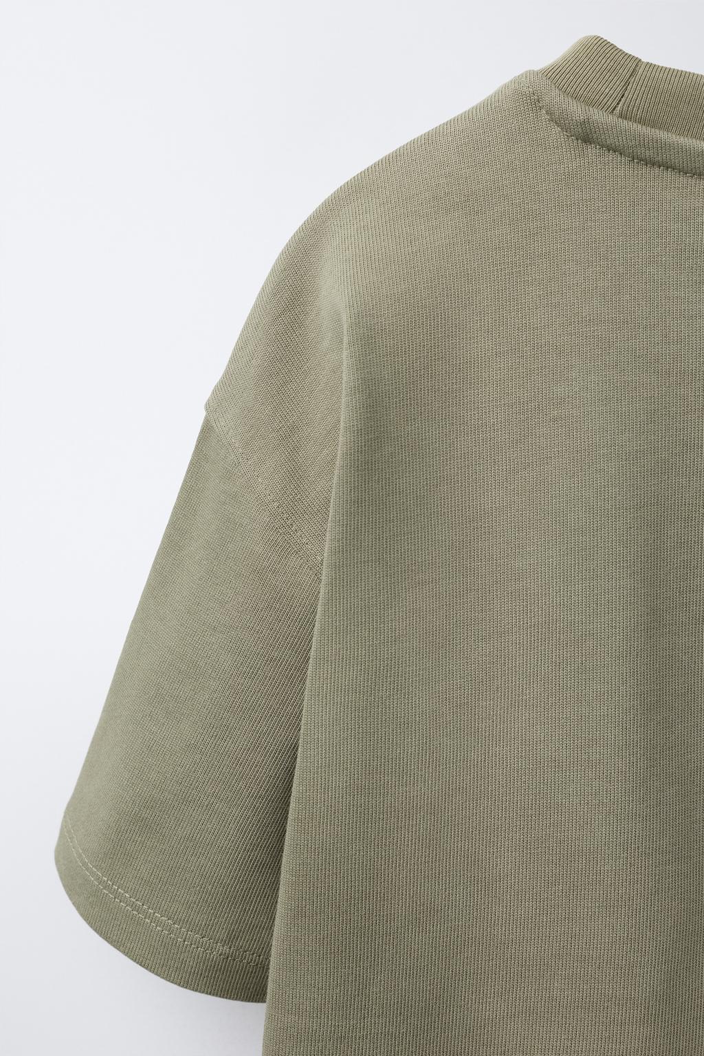 ФУТБОЛКА ИЗ ПЛОТНОЙ ТКАНИ С ВЫШИТОЙ НАДПИСЬЮ