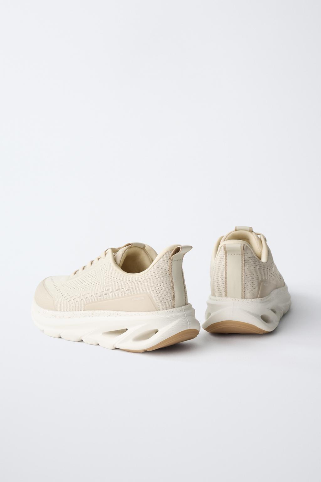 КРОССОВКИ С ДЕТАЛЯМИ НА ПОДОШВЕ