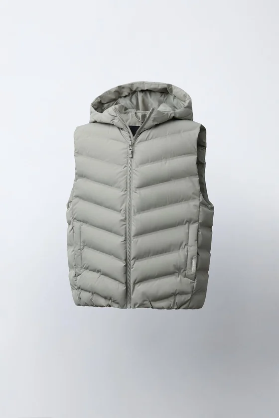 ОЧЕНЬ ЛЕГКИЙ ЖИЛЕТ WATER REPELLENT С КАПЮШОНОМ