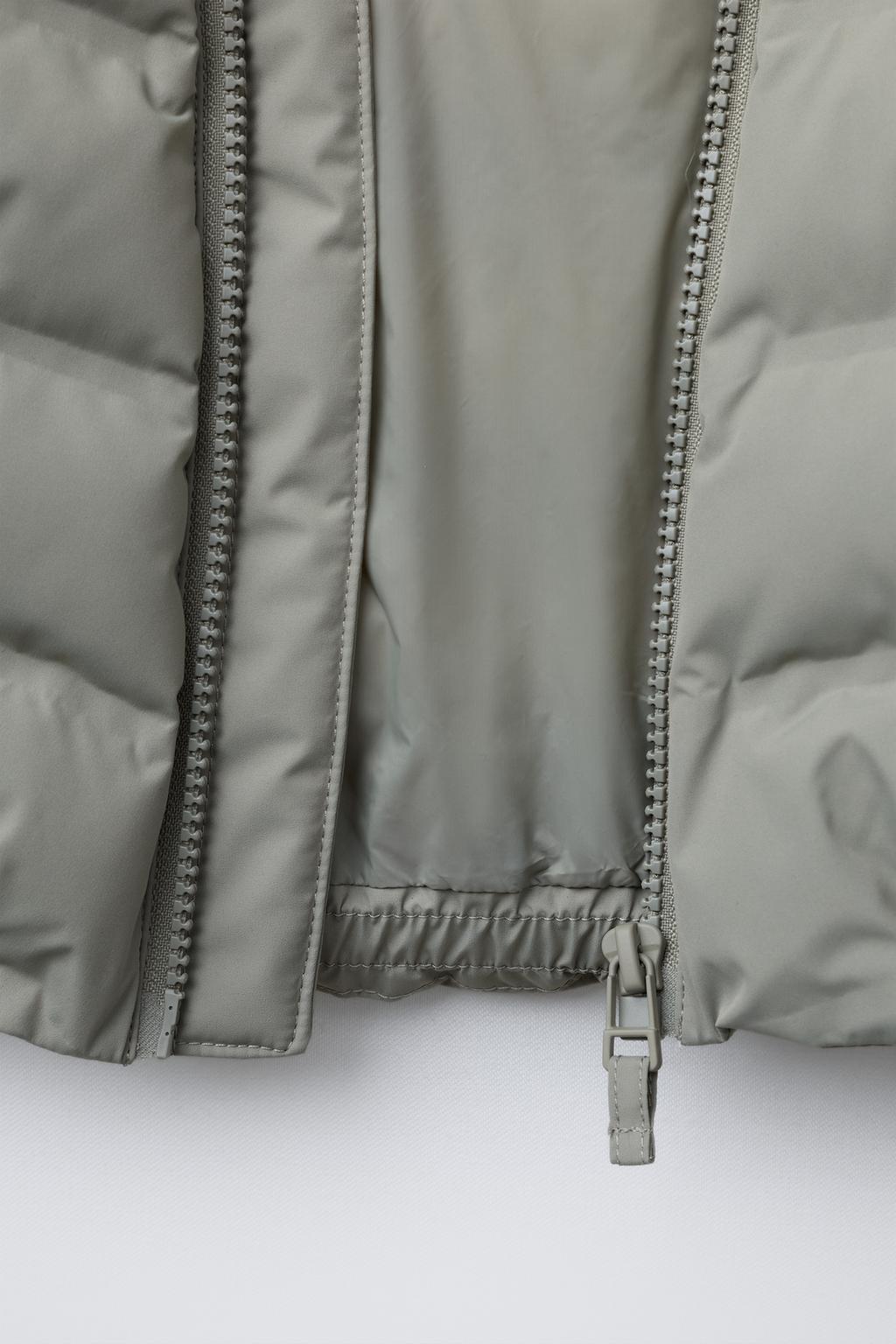 ОЧЕНЬ ЛЕГКИЙ ЖИЛЕТ WATER REPELLENT С КАПЮШОНОМ