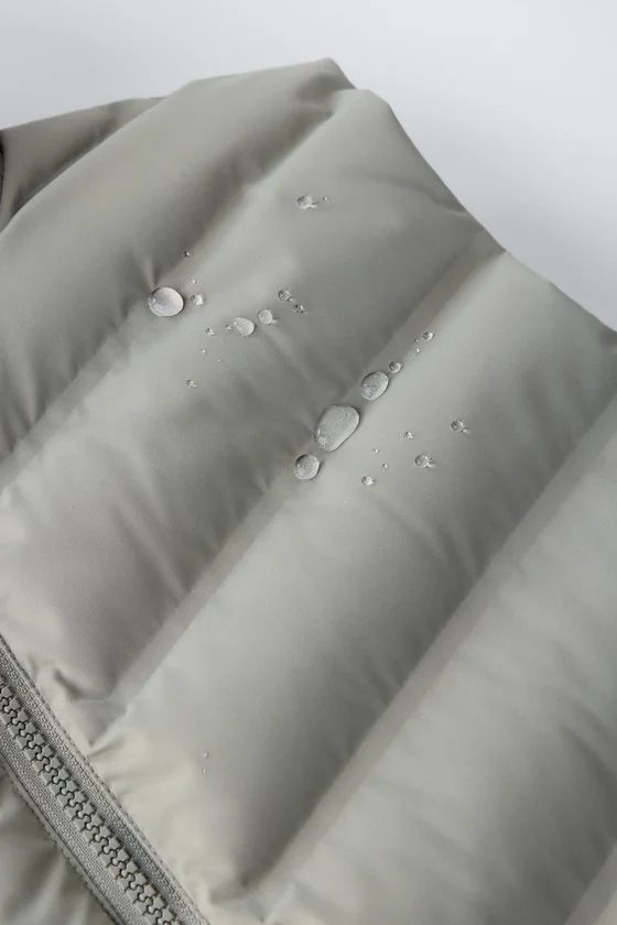 ОЧЕНЬ ЛЕГКИЙ ЖИЛЕТ WATER REPELLENT С КАПЮШОНОМ