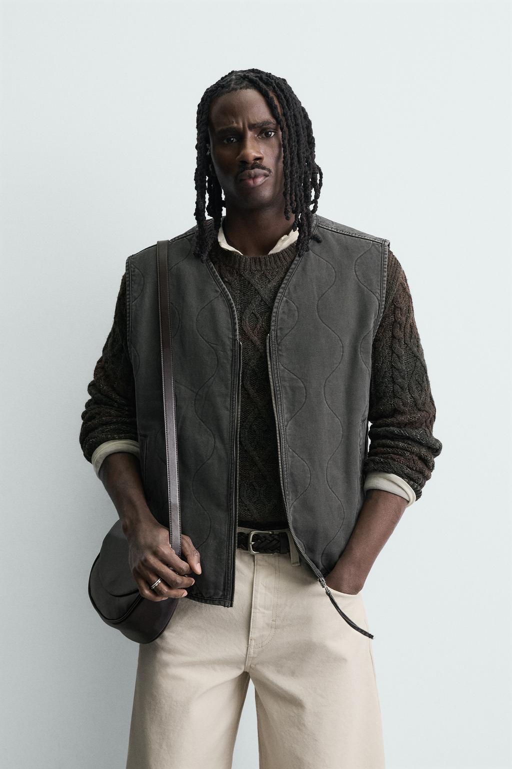 ЖИЛЕТ С ЭФФЕКТОМ ПОТЕРТОСТИ И ОТСТРОЧКОЙ