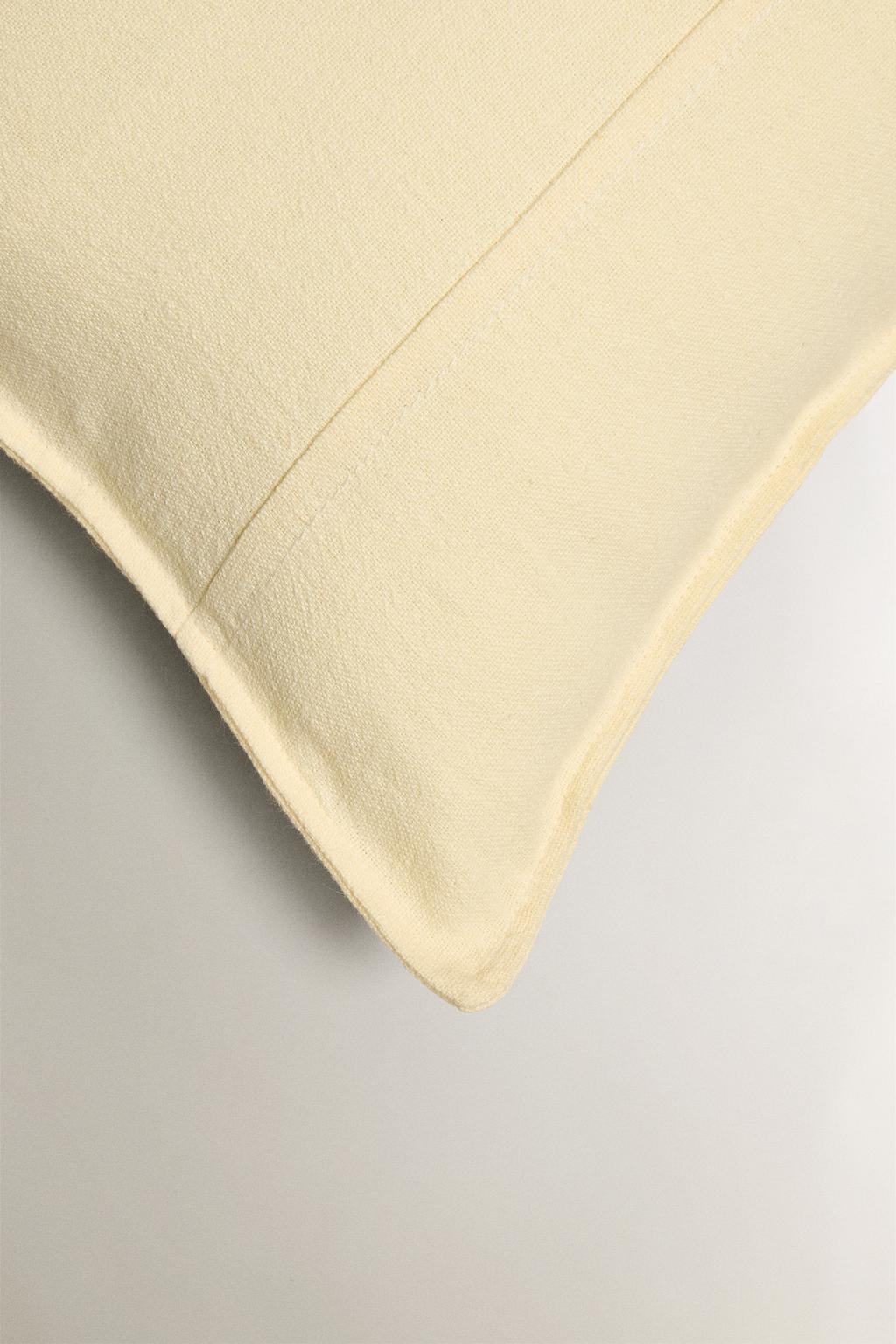 Чехол с отделкой строчкой