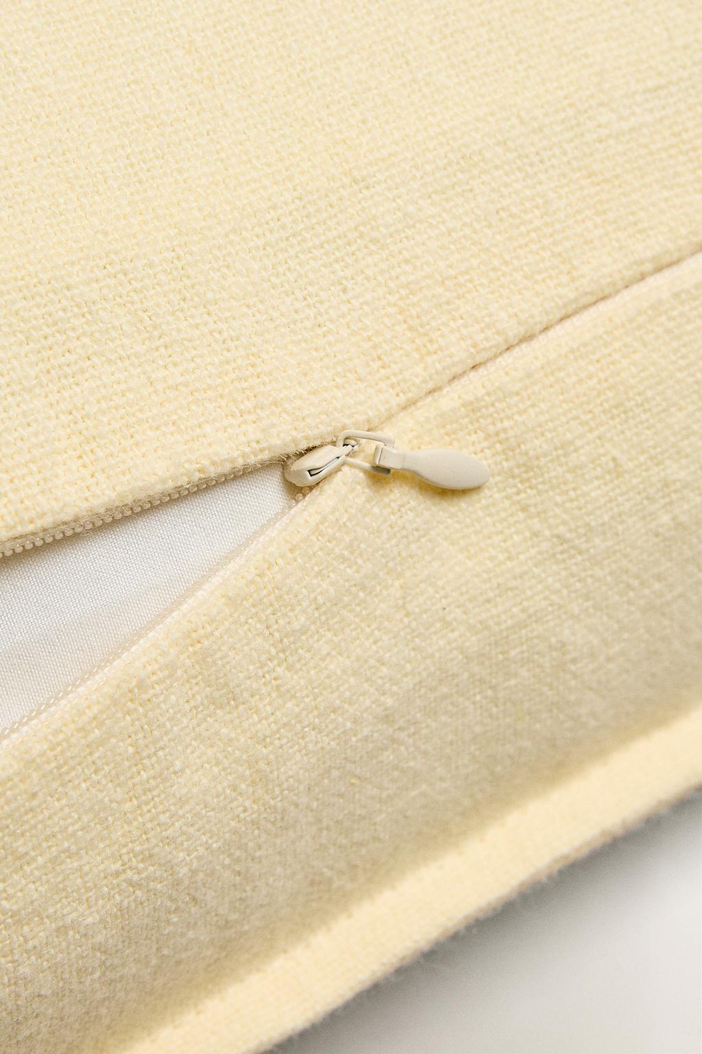 Чехол с отделкой строчкой