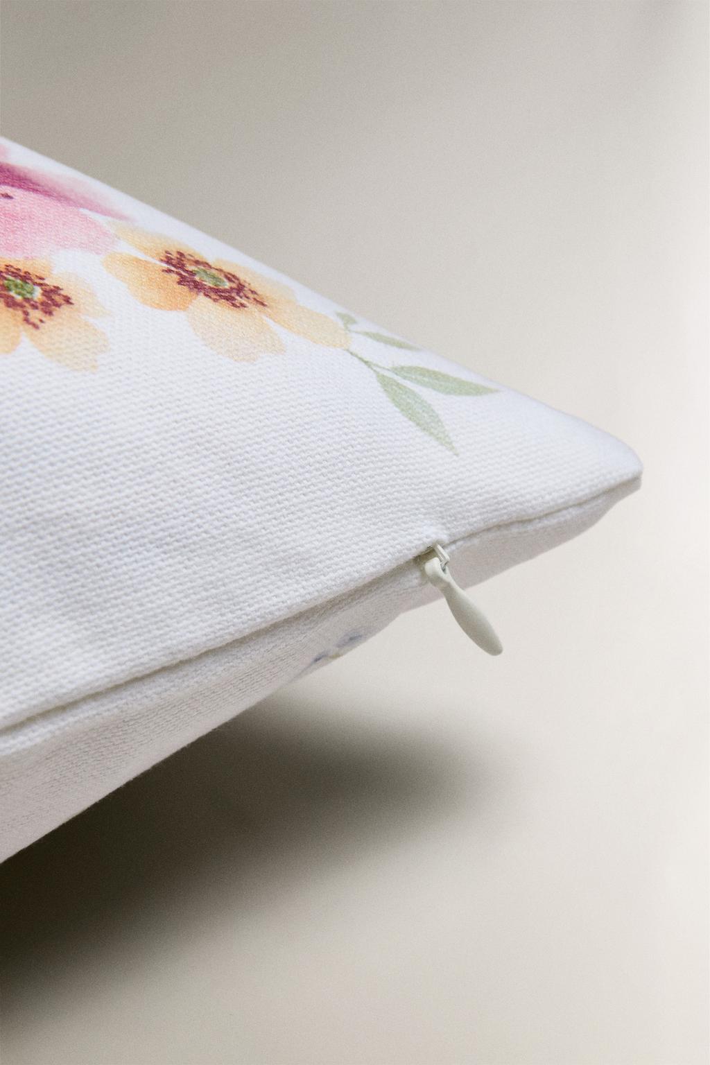 Чехол на подушку с цветочным принтом