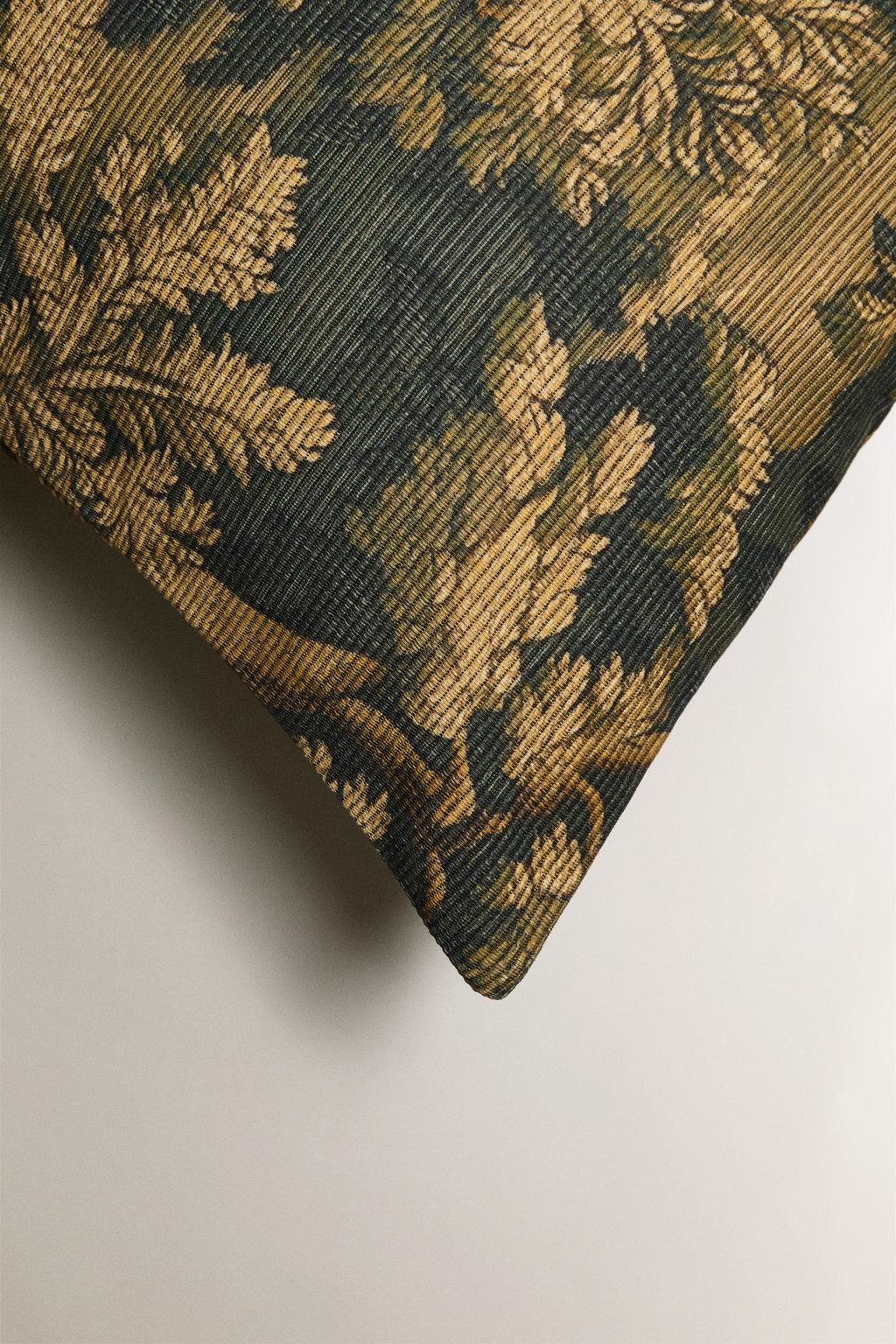 Чехол для подушки с рисунком деревьев