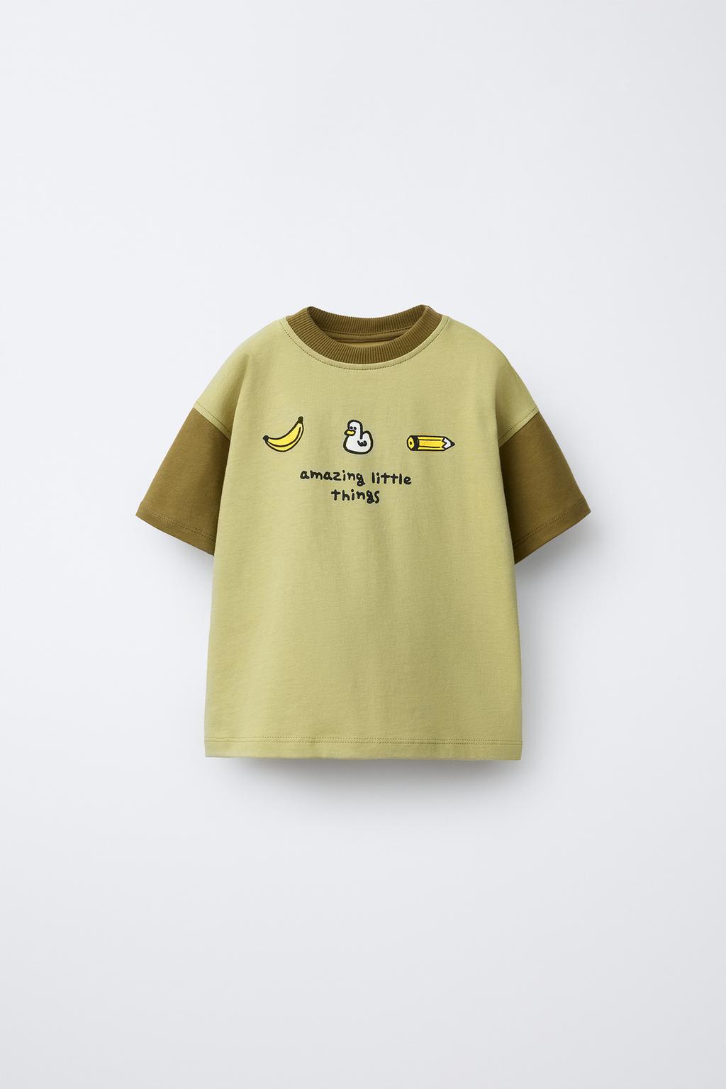 ФУТБОЛКА С КОНТРАСТНЫМИ РУКАВАМИ И ПРИНТОМ