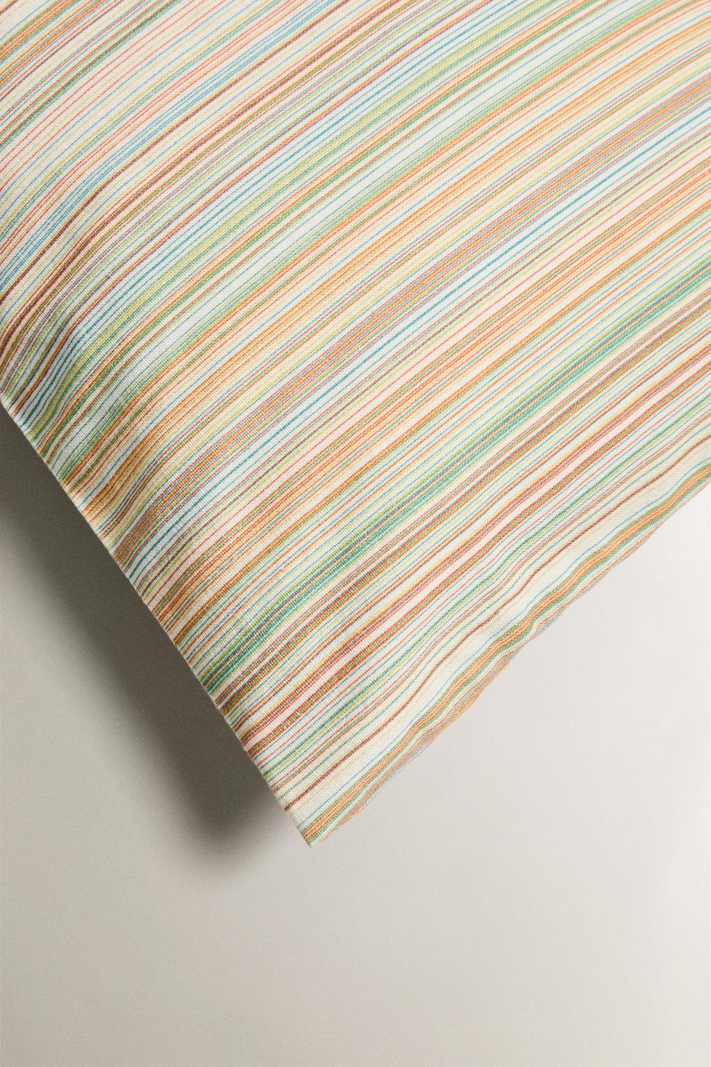 Чехол на подушку в полоску