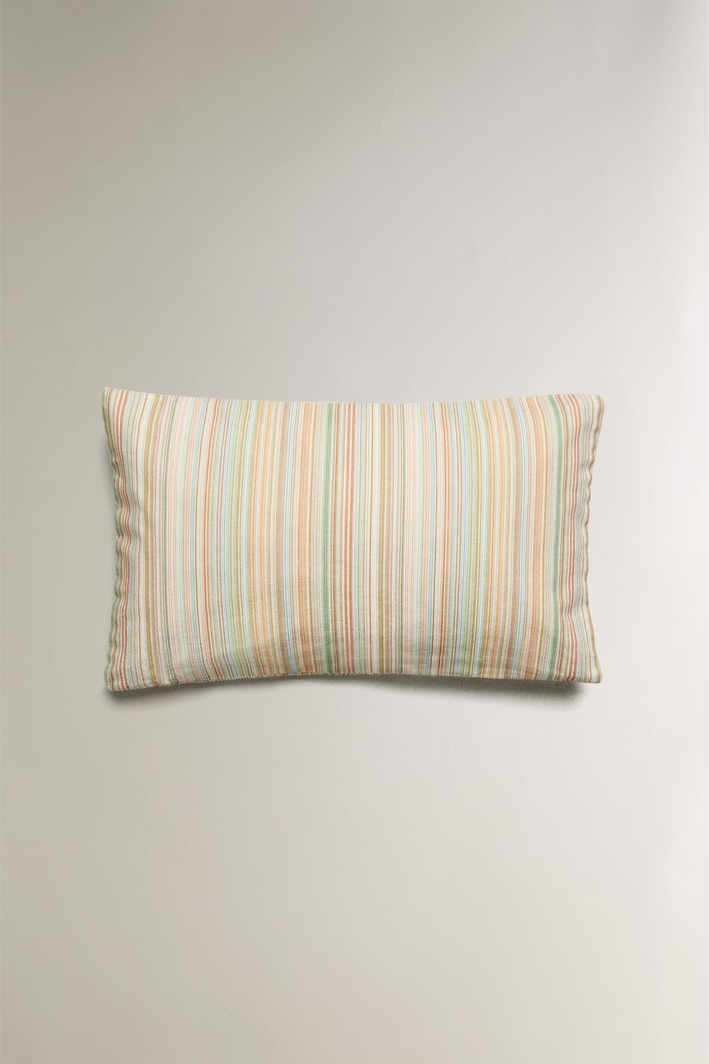 Чехол на подушку в полоску