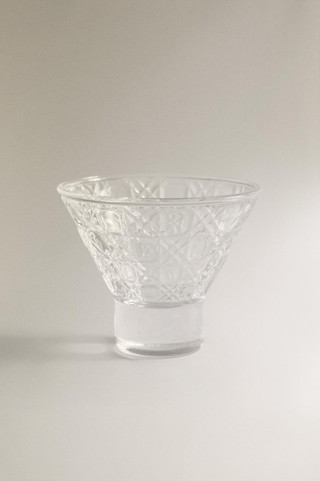 Стеклянный десертный стакан с рельефным узором