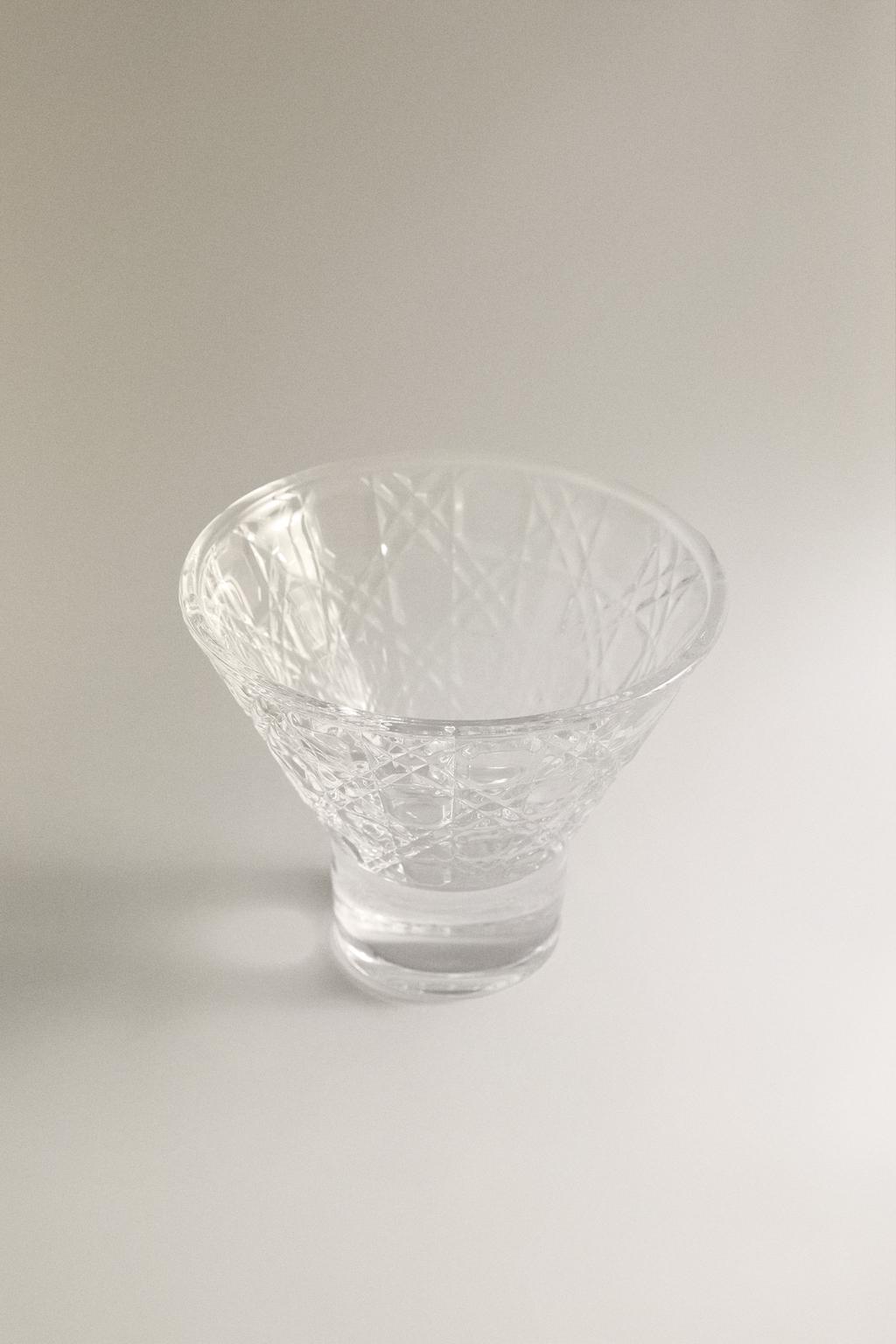Стеклянный десертный стакан с рельефным узором