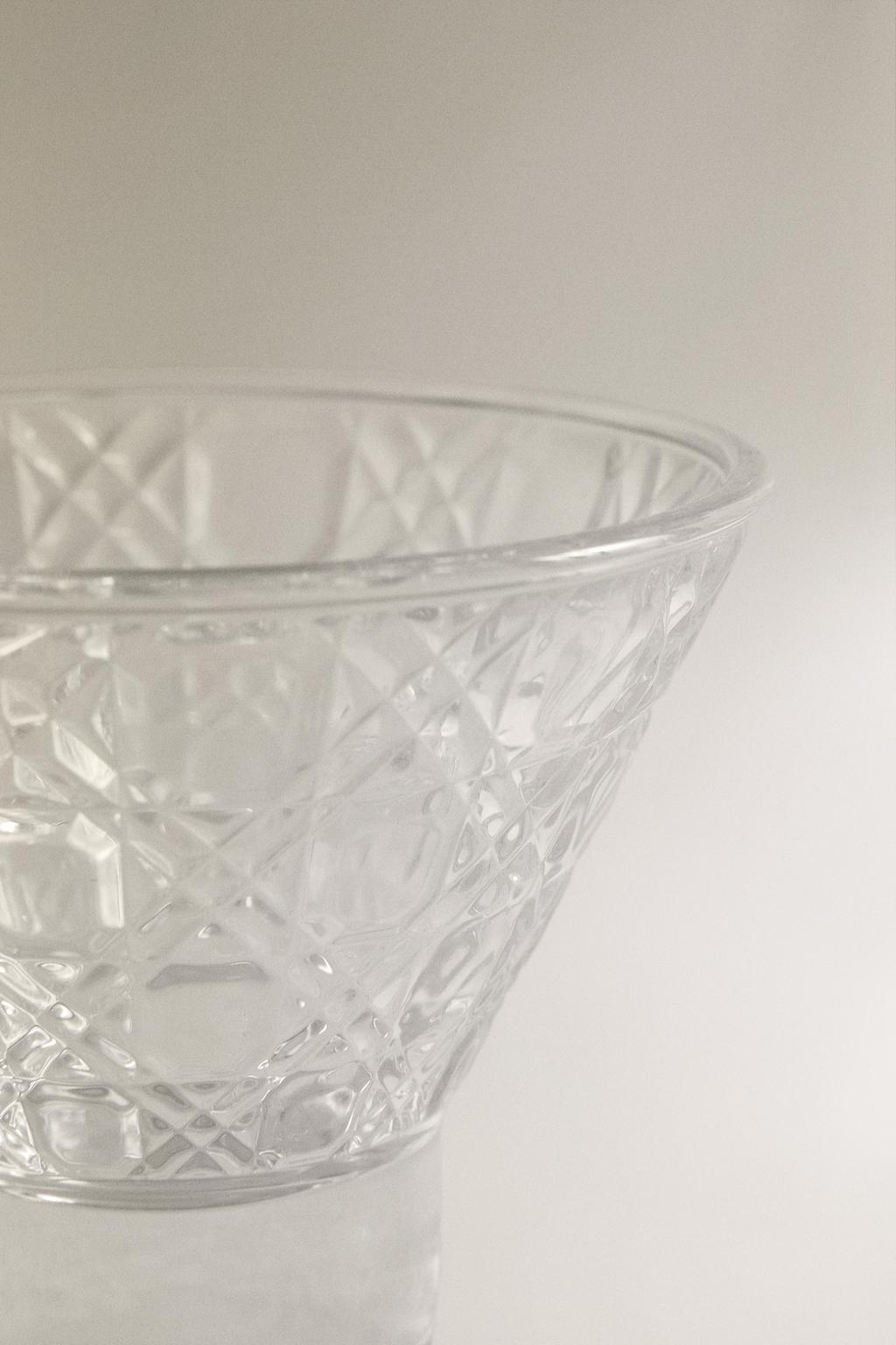 Стеклянный десертный стакан с рельефным узором