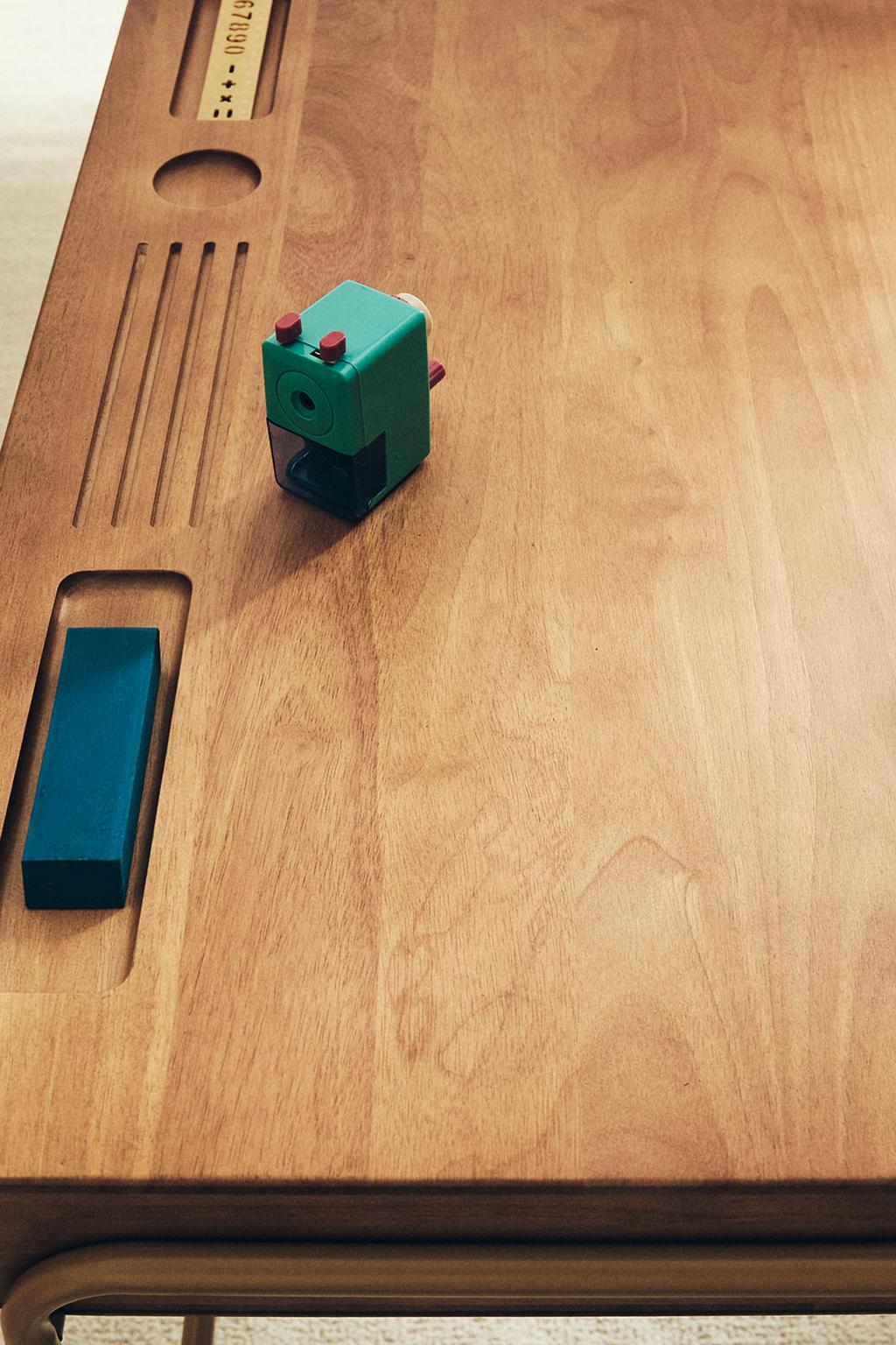 Детский деревянный стол