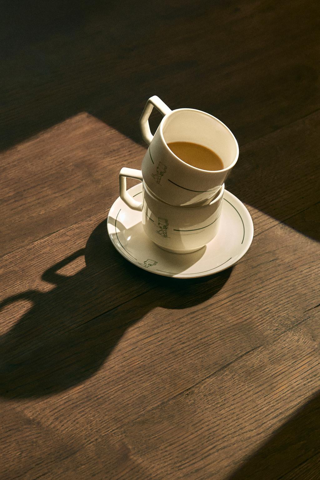 Кружка и блюдце из фарфора