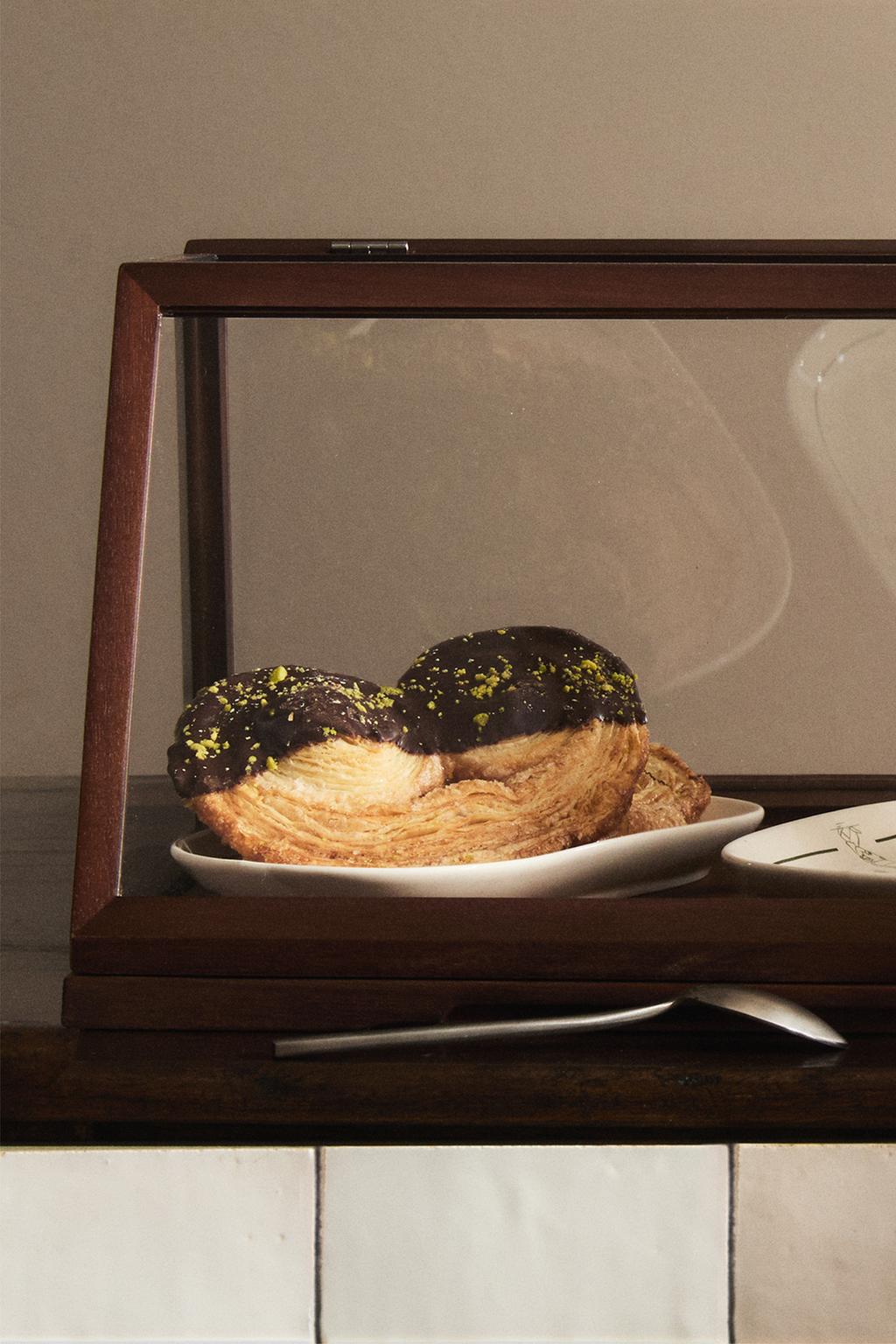 Деревянная стойка для демонстрации