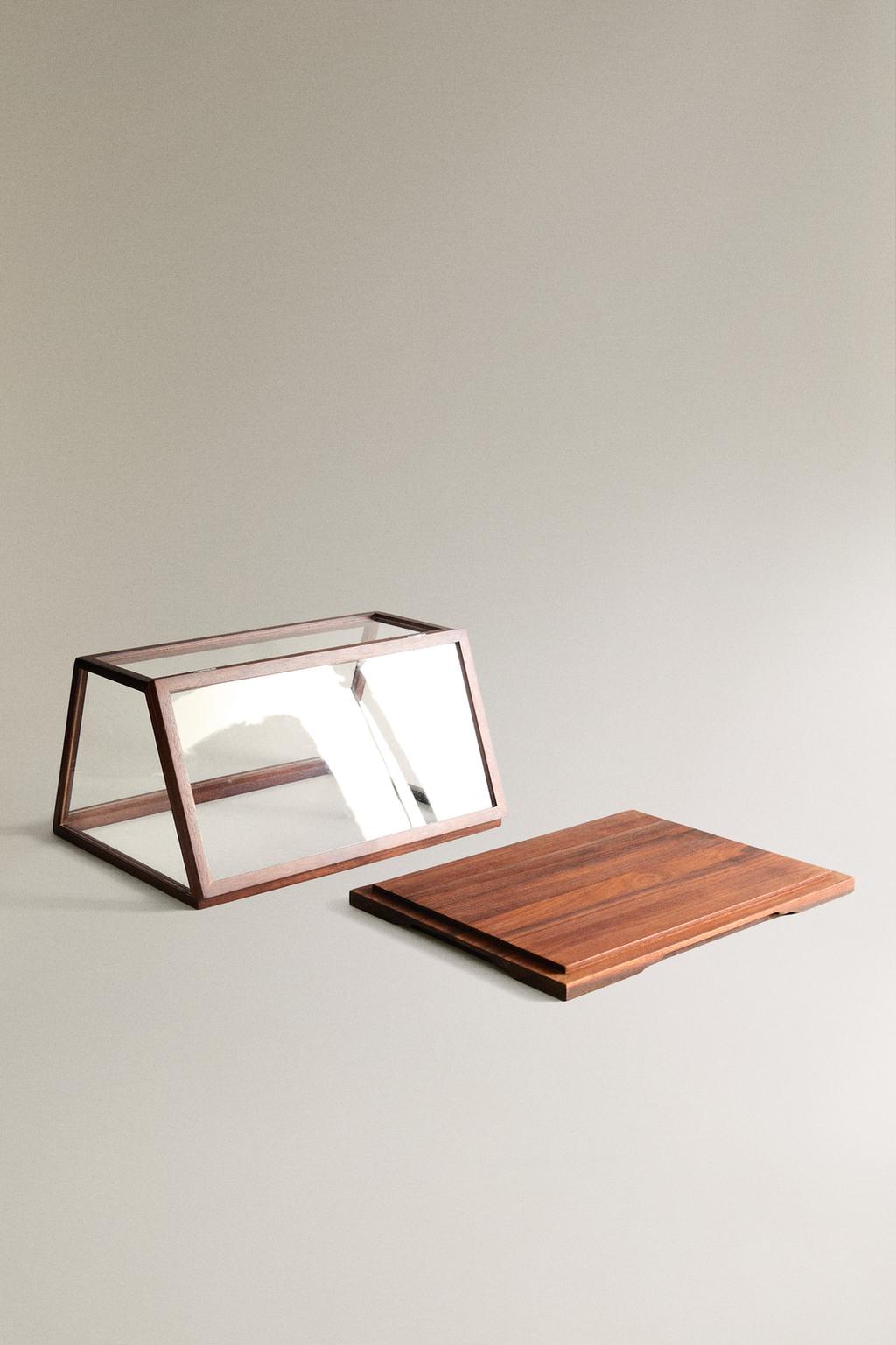 Деревянная стойка для демонстрации