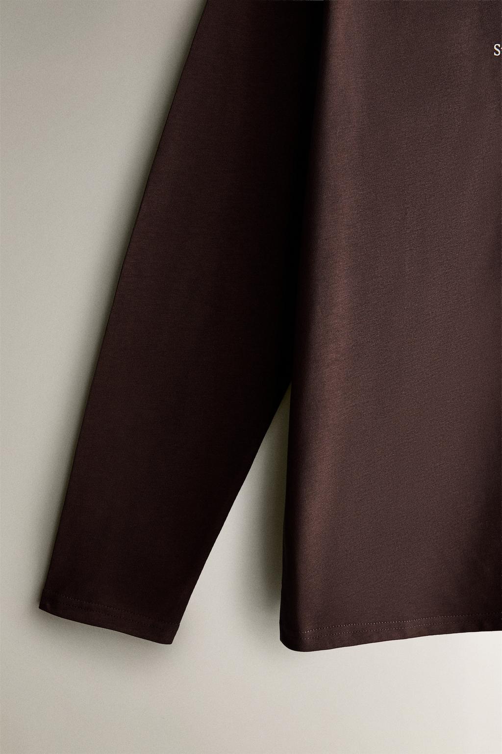 Футболка с длинным рукавом и лозунгом