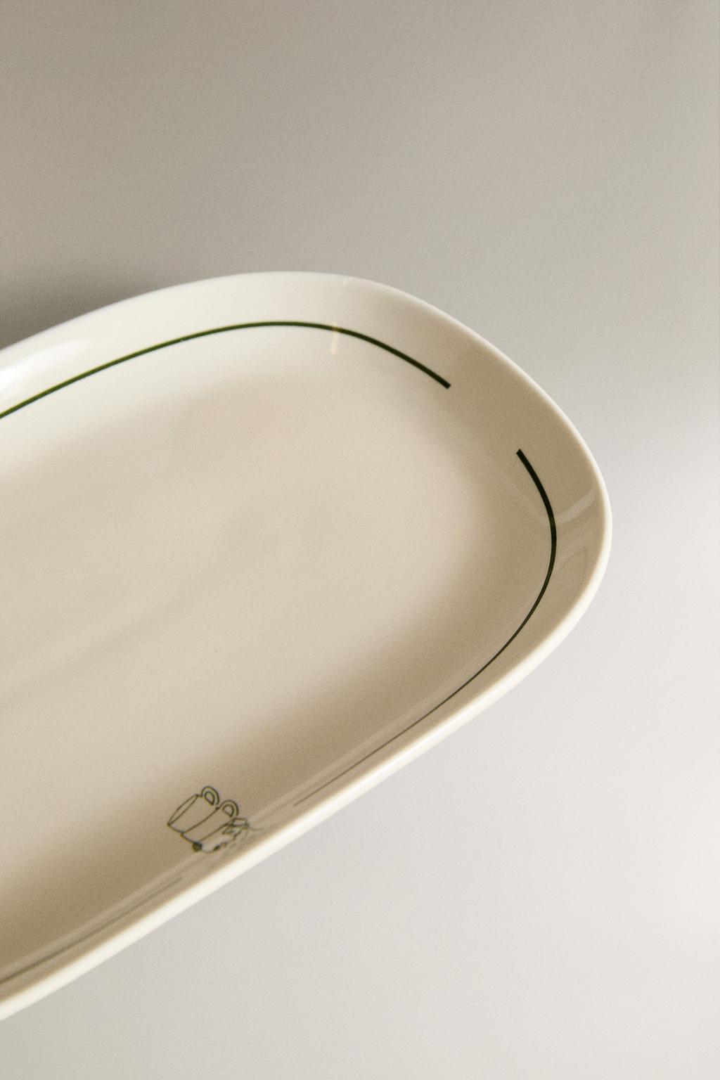 Керамическое блюдо для сервировки в кафе