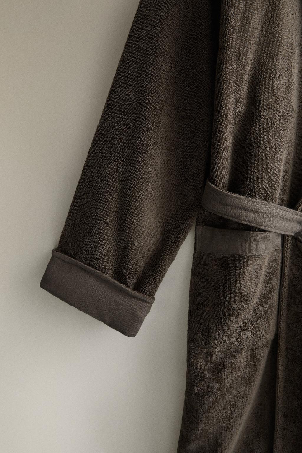 Хлопковый халат с нашивками из ткани