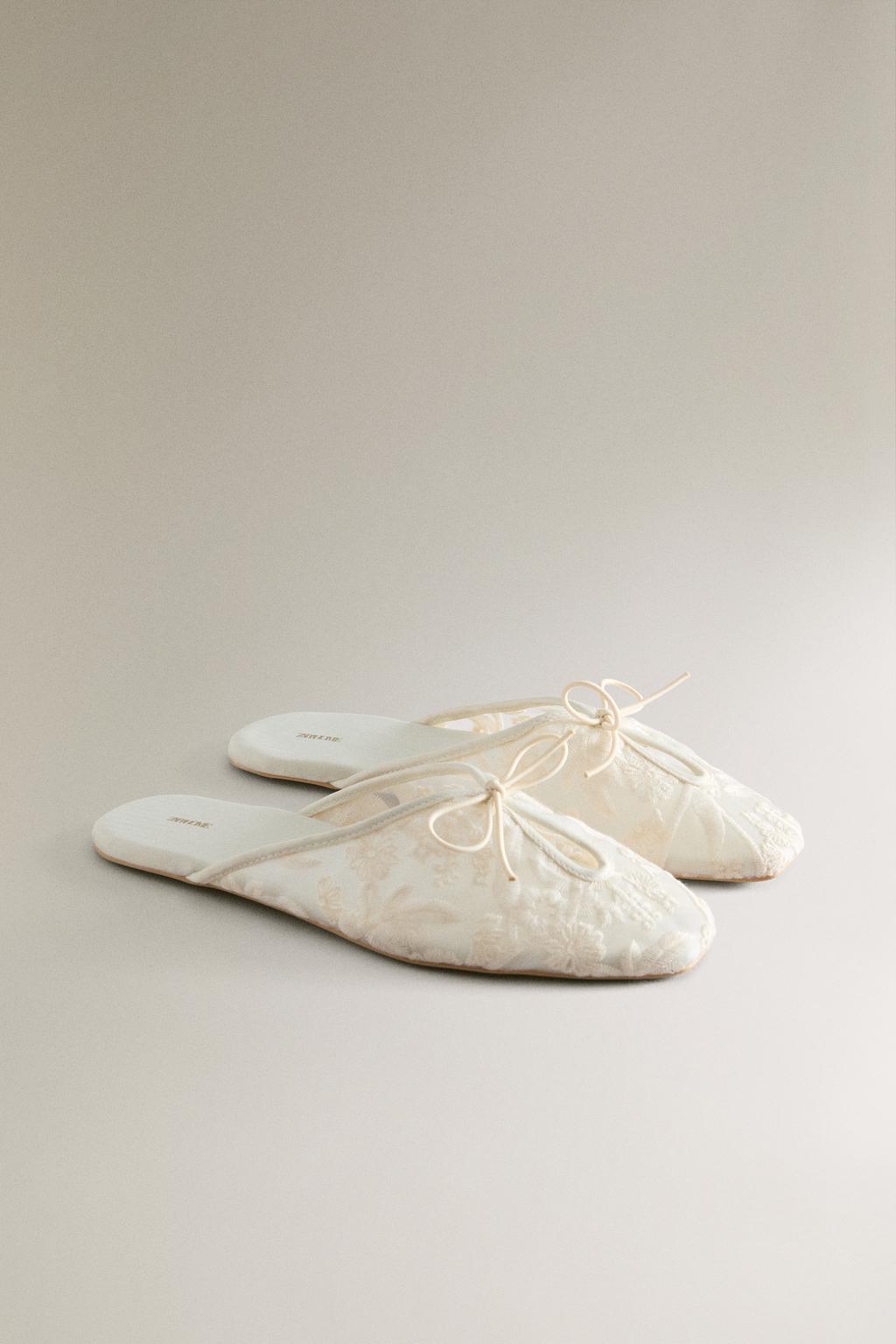 Туфли-мюли с вышивкой цветов