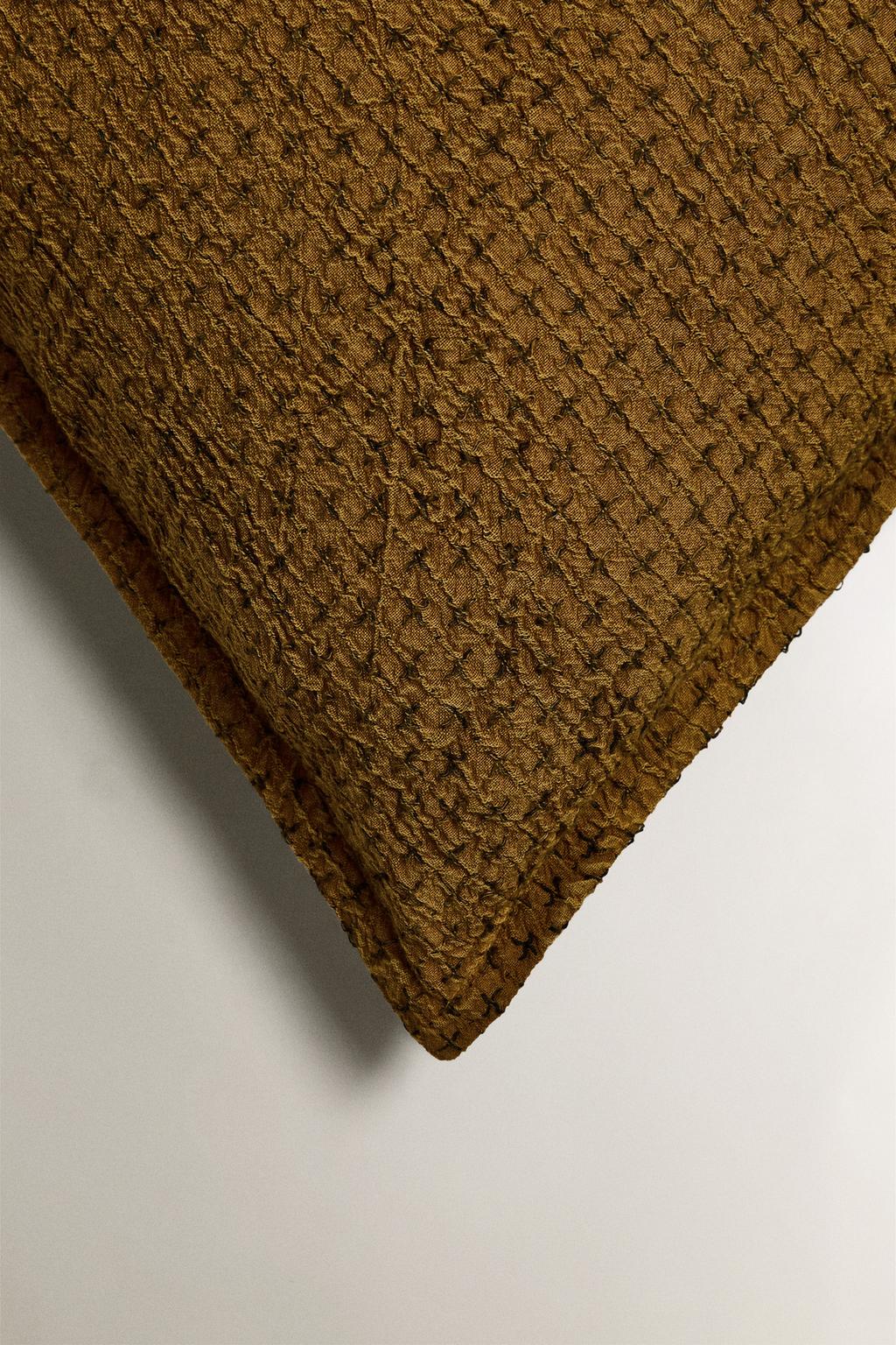 Чехол на подушку с крестовидным дизайном