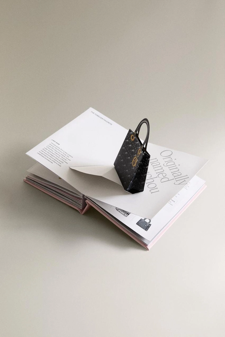 Книга fashion unfolded  pop up  dior (на английском)