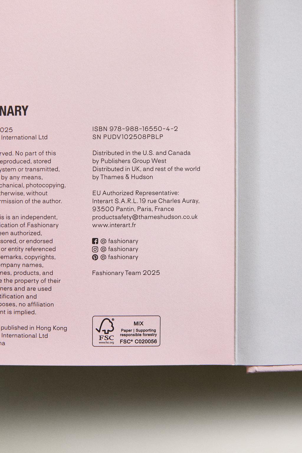 Книга fashion unfolded  pop up  dior (на английском)