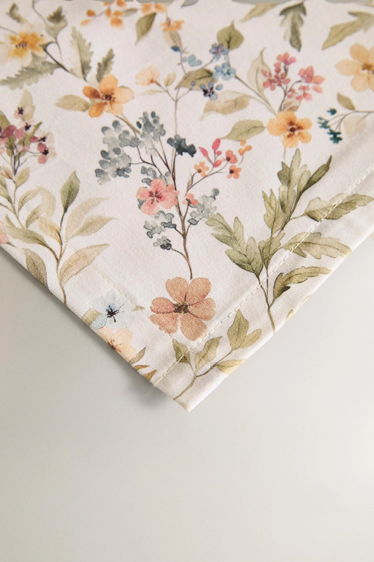 Скатерть с цветочным принтом со слоем смолы