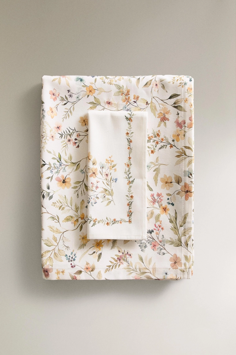 Скатерть с цветочным принтом со слоем смолы