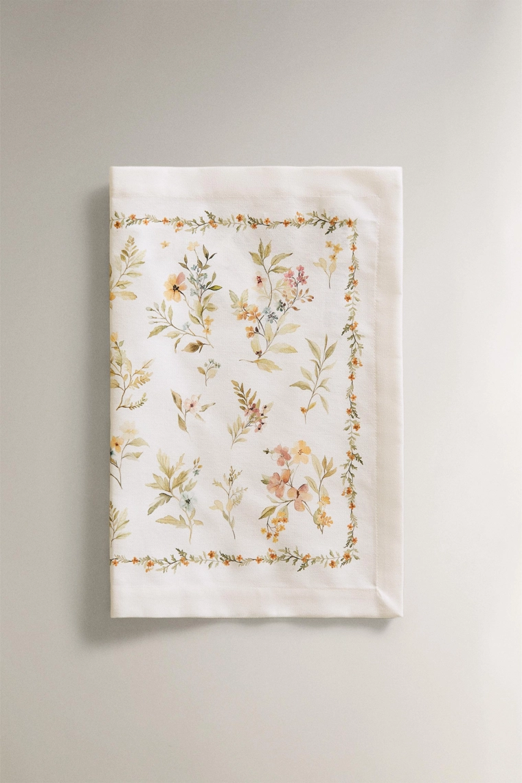 Подставка для тарелок с цветочным принтом со слоем смолы