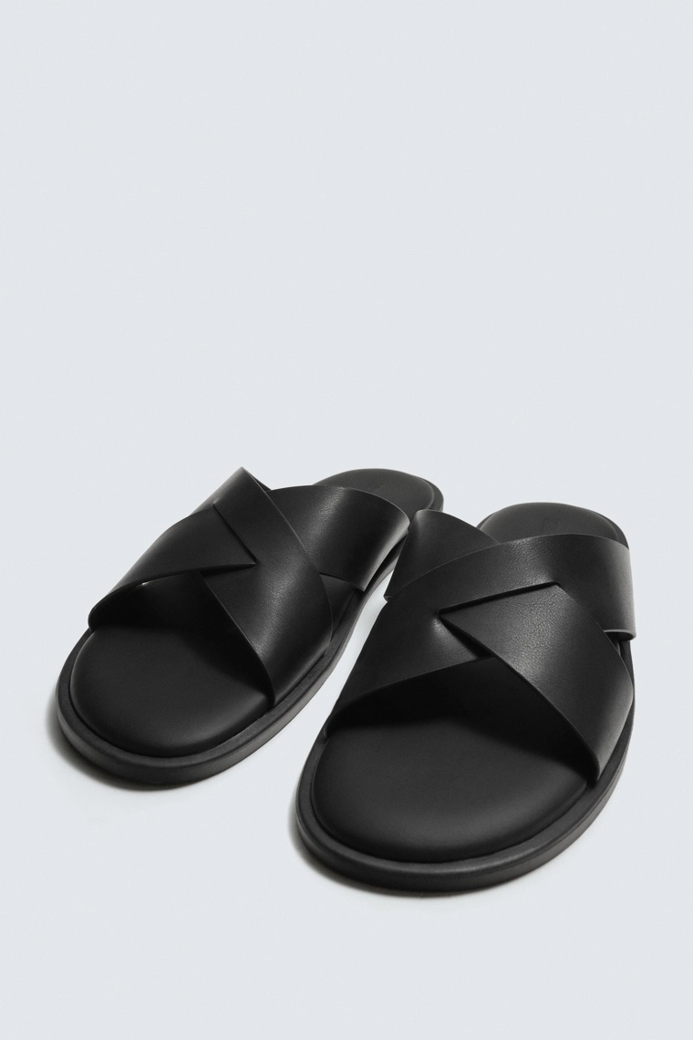 Босоножки на плоской подошве с перекрещивающимися ремешками