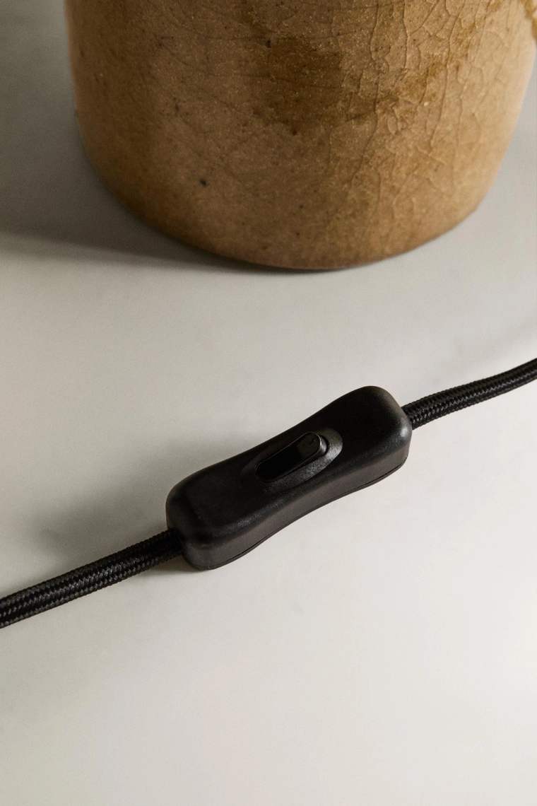 Настольная лампа на керамическом основании