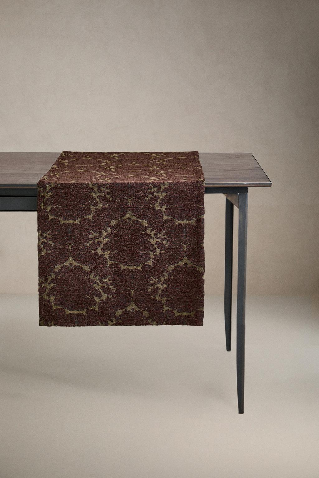 Декоративный бегунок для стола с растительным узором из жаккарда