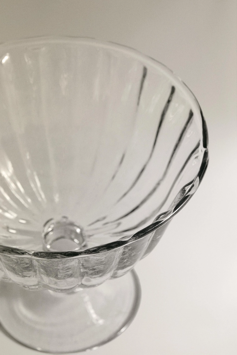 Стеклянный десертный стакан со стразами