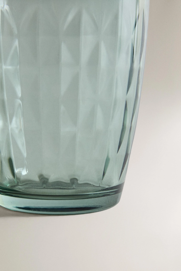 Стакан с рельефным рисунком