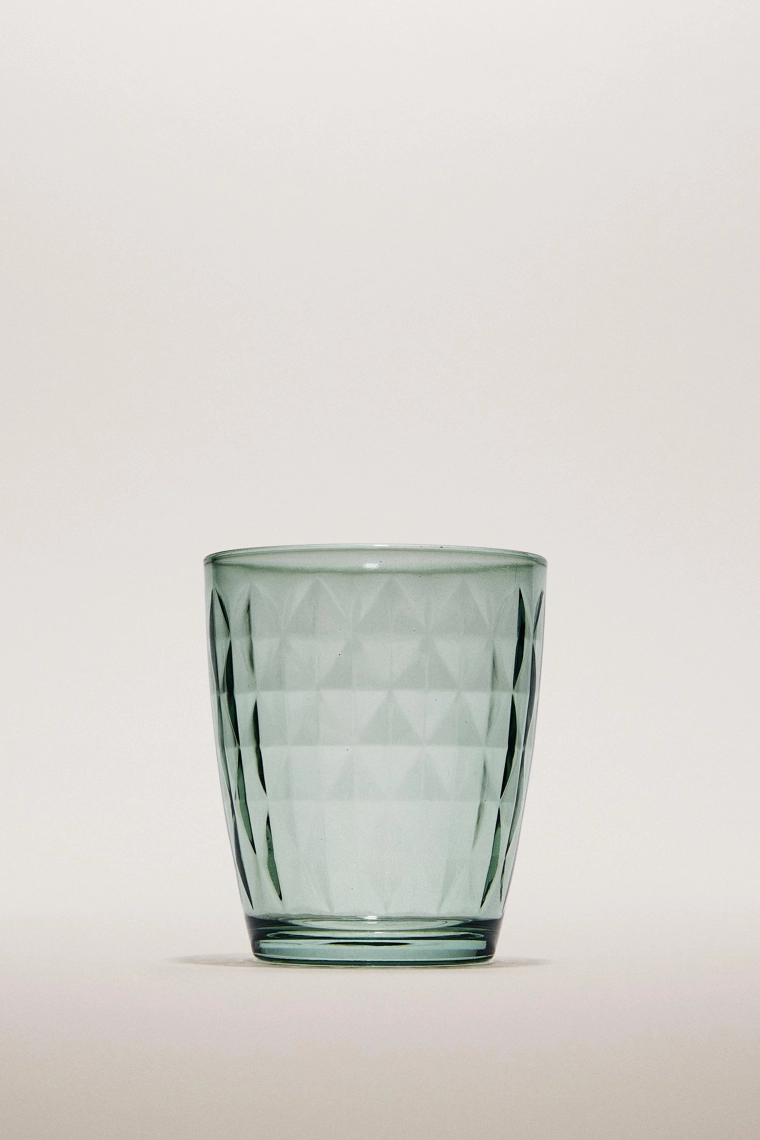 Стакан с рельефным рисунком